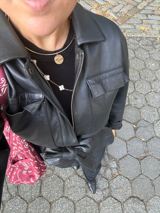 Collar necklaces >